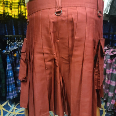 Kilt utilitario en color burdeos de KiltedBros